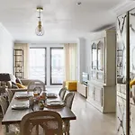 Madelaine - Opera City Apartment