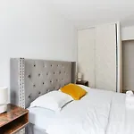 Madelaine - Opera City Apartment